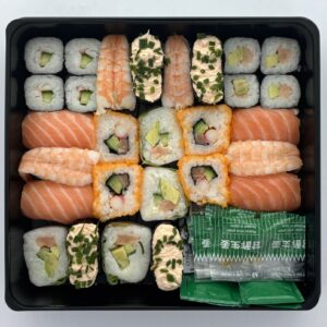 Sushis 28 pièces boîte métal
